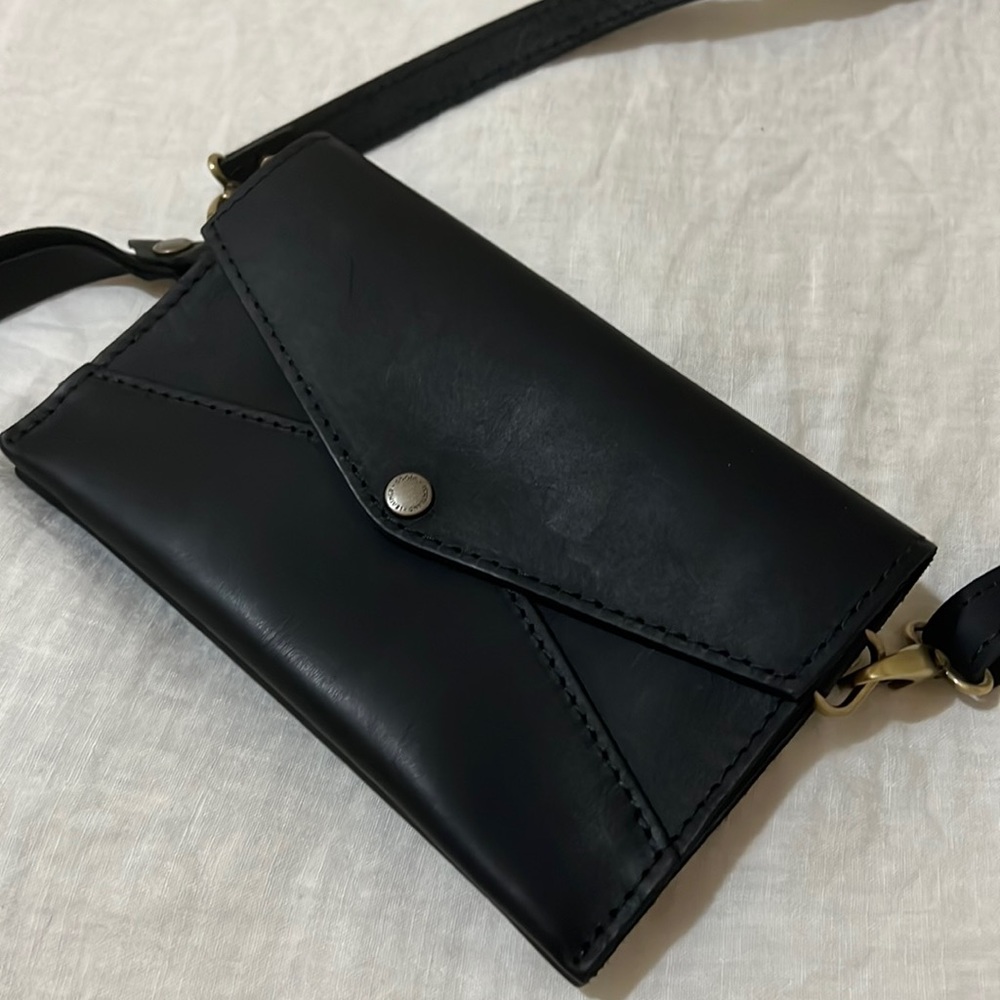 Portland Leather Goods Envelope Crossbody Bag/Wallet on Chain black LIKE NEW